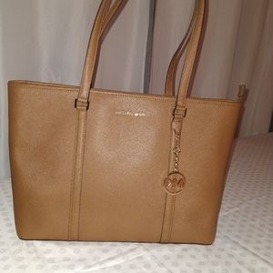 Micheal Kors Purse